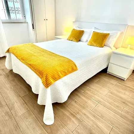 Da Rocha, Rosa, T1, Piscinas, Parqueamento E Internet By Ig *