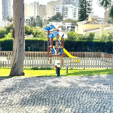 Da Rocha, Rosa, T1, Piscinas, Parqueamento E Internet By Ig *