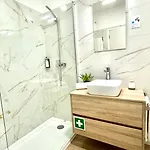 Da Rocha, Rosa, T1, Piscinas, Parqueamento E Internet By Ig Appartamento Portimão