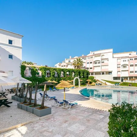 Da Rocha, Rosa, T1, Piscinas, Parqueamento E Internet By Ig Lägenhet *