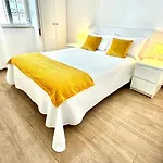 Da Rocha, Rosa, T1, Piscinas, Parqueamento E Internet By Ig *