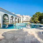 Da Rocha, Rosa, T1, Piscinas, Parqueamento E Internet By Ig Lägenhet