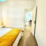 Da Rocha, Rosa, T1, Piscinas, Parqueamento E Internet By Ig Lägenhet
