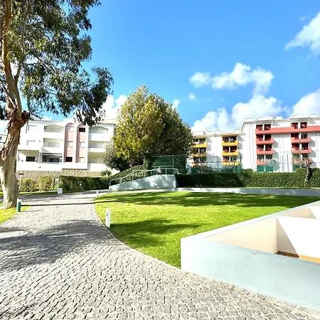 Da Rocha, Rosa, T1, Piscinas, Parqueamento E Internet By Ig Portimão