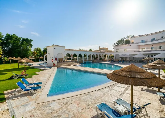 Da Rocha, Rosa, T1, Piscinas, Parqueamento E Internet By Ig * Portimão