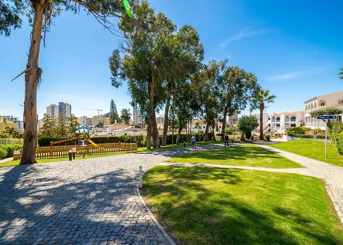 Da Rocha, Rosa, T1, Piscinas, Parqueamento E Internet By Ig