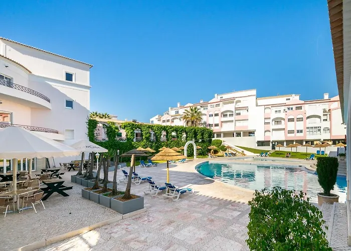 Da Rocha, Rosa, T1, Piscinas, Parqueamento E Internet By Ig Apartament *