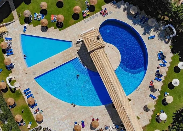 Da Rocha, Rosa, T1, Piscinas, Parqueamento E Internet By Ig