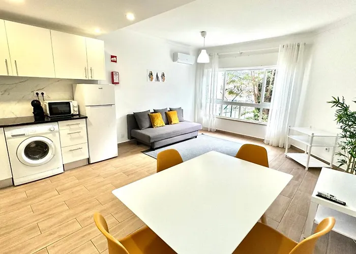 Da Rocha, Rosa, T1, Piscinas, Parqueamento E Internet By Ig Apartament Portimão