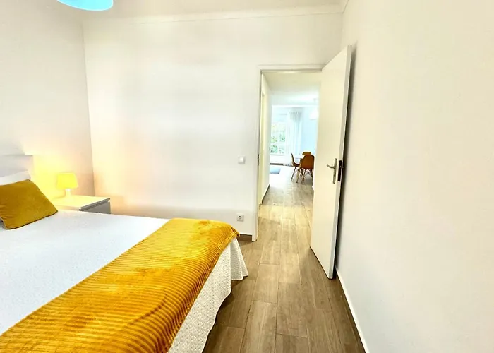 Da Rocha, Rosa, T1, Piscinas, Parqueamento E Internet By Ig Apartament