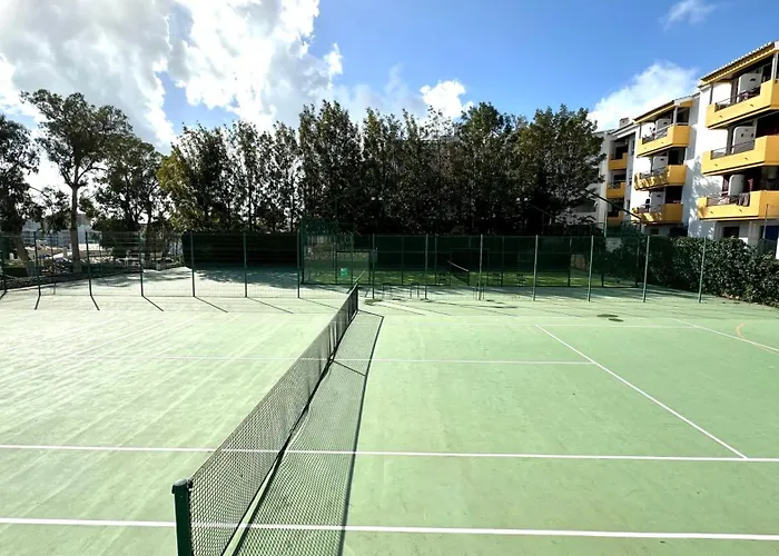 Da Rocha, Rosa, T1, Piscinas, Parqueamento E Internet By Ig * Portimão