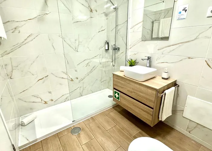 Da Rocha, Rosa, T1, Piscinas, Parqueamento E Internet By Ig Apartament