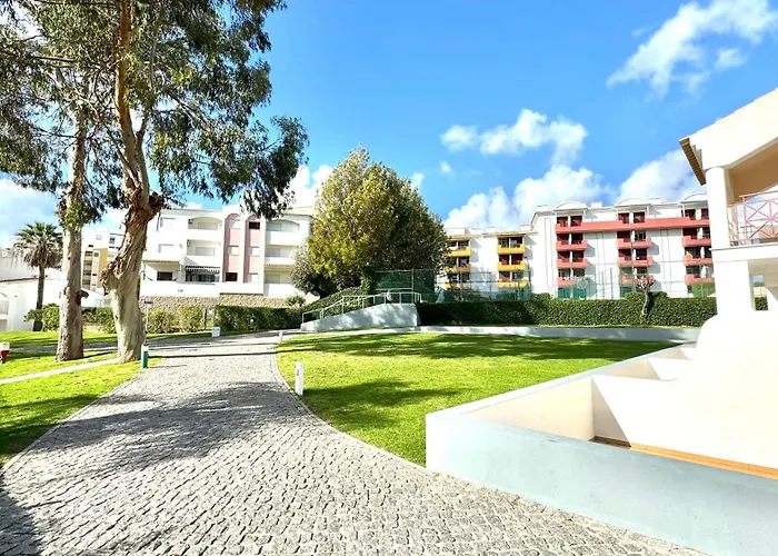 Da Rocha, Rosa, T1, Piscinas, Parqueamento E Internet By Ig Portimão