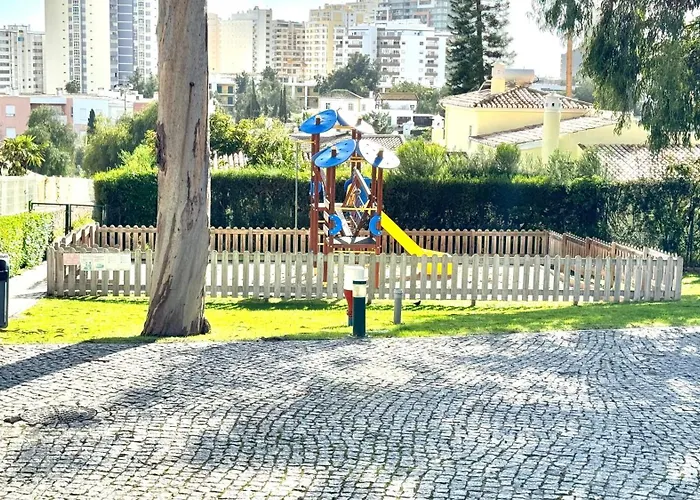 Da Rocha, Rosa, T1, Piscinas, Parqueamento E Internet By Ig *